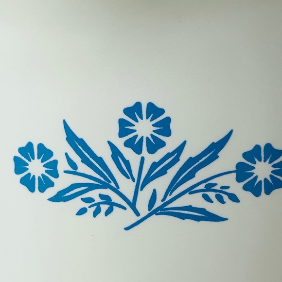 VTG CorningWare Blue Cornflower 2 Qt Gravy-Sauce Maker Mixing/Measure Bowl - Picture 8 of 9